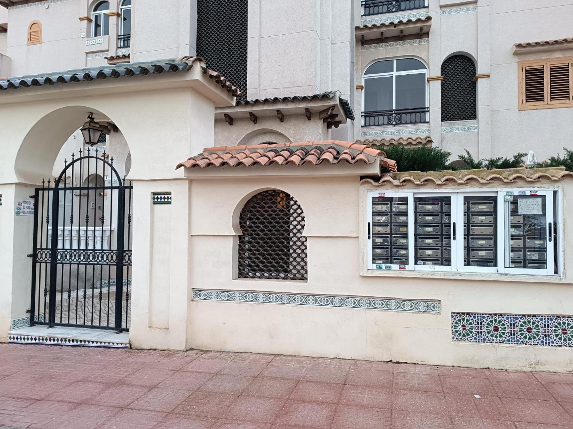 Residencia Alhambra Los Cisnes Torrevieja Exteriör bild